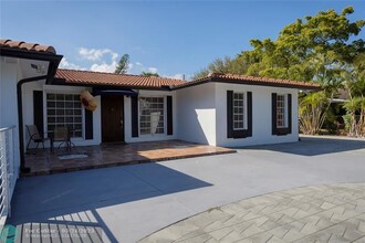 641 SW 8th Ave in Fort Lauderdale, FL - Foto de edificio - Building Photo