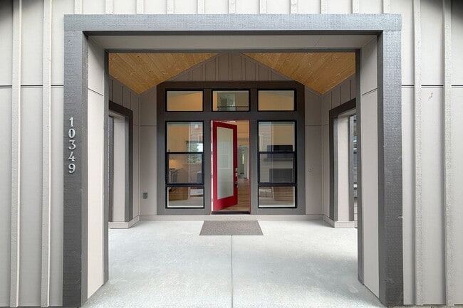 10349 135th Cir NE in Kirkland, WA - Building Photo - Building Photo