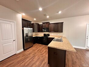 8600 Bucklebury Dr in Pensacola, FL - Building Photo - Building Photo