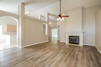 1568 Saddlebrook Ln in Jacksonville, FL - Foto de edificio - Building Photo