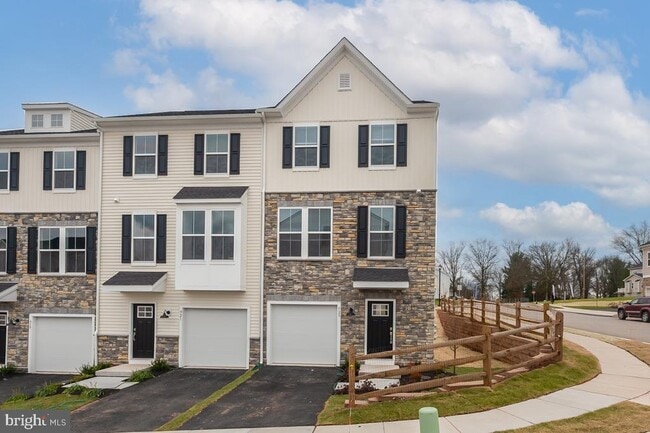 property at 923 Magnolia Ln