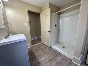 331 Rose St, Unit Unit 2 in Chester, PA - Foto de edificio - Building Photo