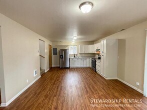 720 Deal St in Junction City, OR - Building Photo - Building Photo