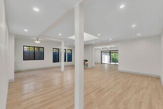 4316 Bellaire Ave in Los Angeles, CA - Foto de edificio - Building Photo