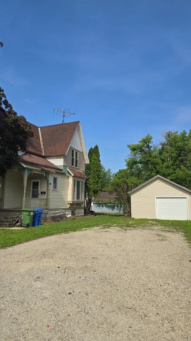property at 904 N Grand Ave