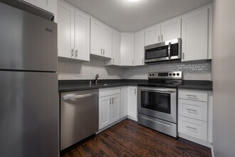 Lake Hills Terrace in Bellevue, WA - Building Photo - Building Photo