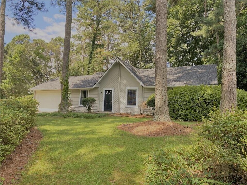 2844 Clearbrook Dr in Marietta, GA - Building Photo