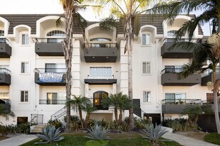 Comfortable Community Living in a Prime Walkable Location in West Toluca Lake, CA - Building Photo