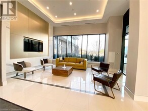 35 Watergarden Dr in Mississauga, ON - Building Photo - Building Photo
