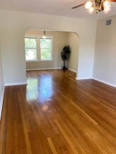 2053 W Gramercy Pl in San Antonio, TX - Building Photo - Building Photo