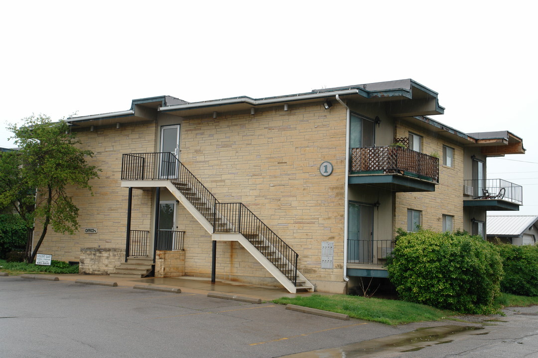 Colony East Apartments in Wichita, KS - Building Photo