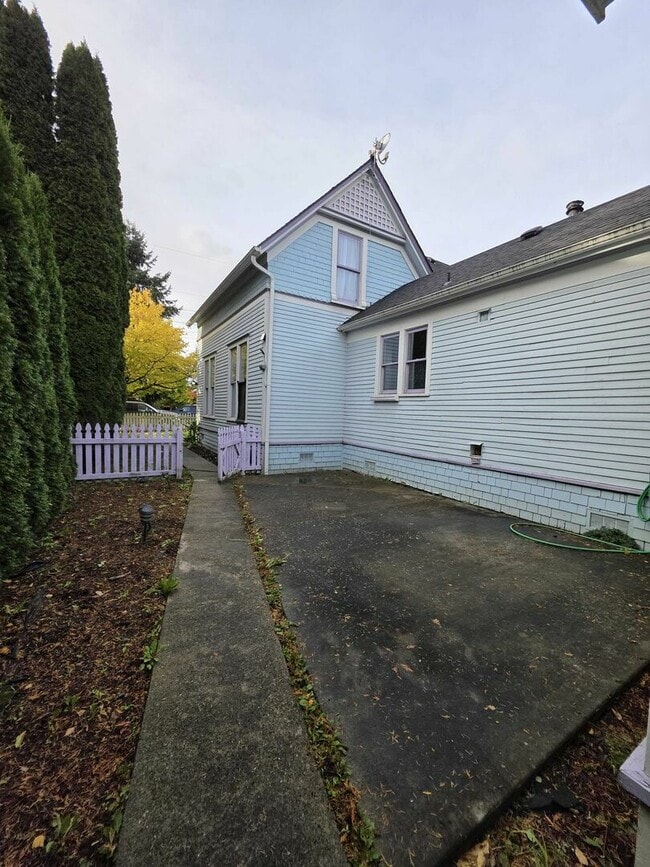 property at 1212 S 3rd St