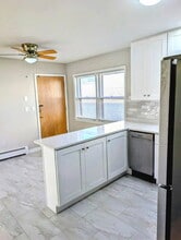 5916 W Montrose Ave in Chicago, IL - Building Photo - Building Photo