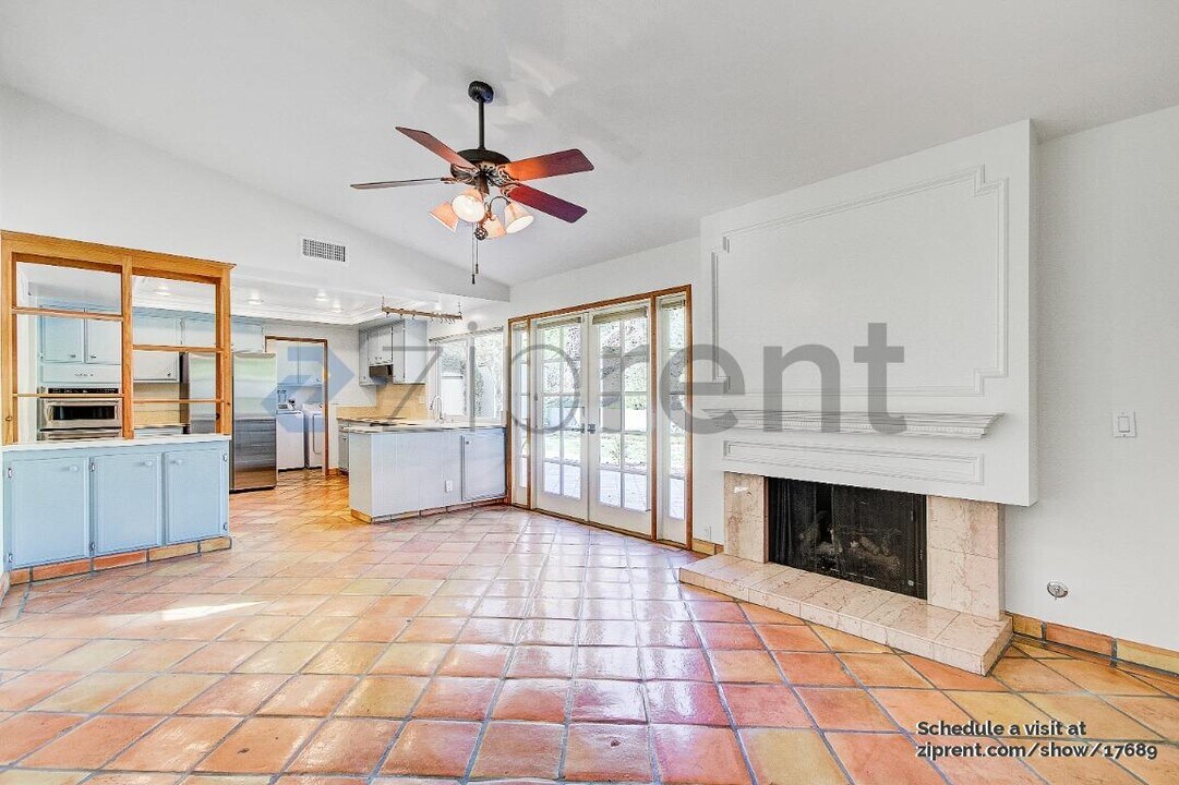 24401 Regina St in Mission Viejo, CA - Building Photo