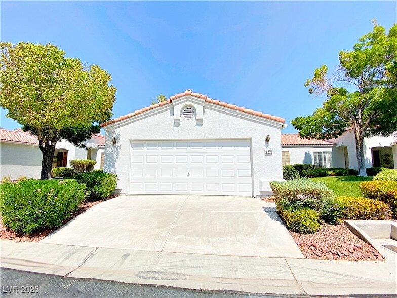 8766 Beacon Harbor Ave in Las Vegas, NV - Building Photo