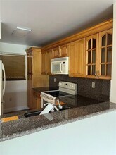 10255 NW 9th St Cir, Unit 105-7 in Doral, FL - Building Photo - Building Photo