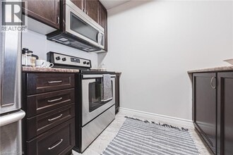 35 Southshore Cres in Stoney Creek, ON - Building Photo - Building Photo