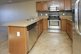 Villas at Sundance Cove I & II in Dickinson, ND - Foto de edificio - Interior Photo