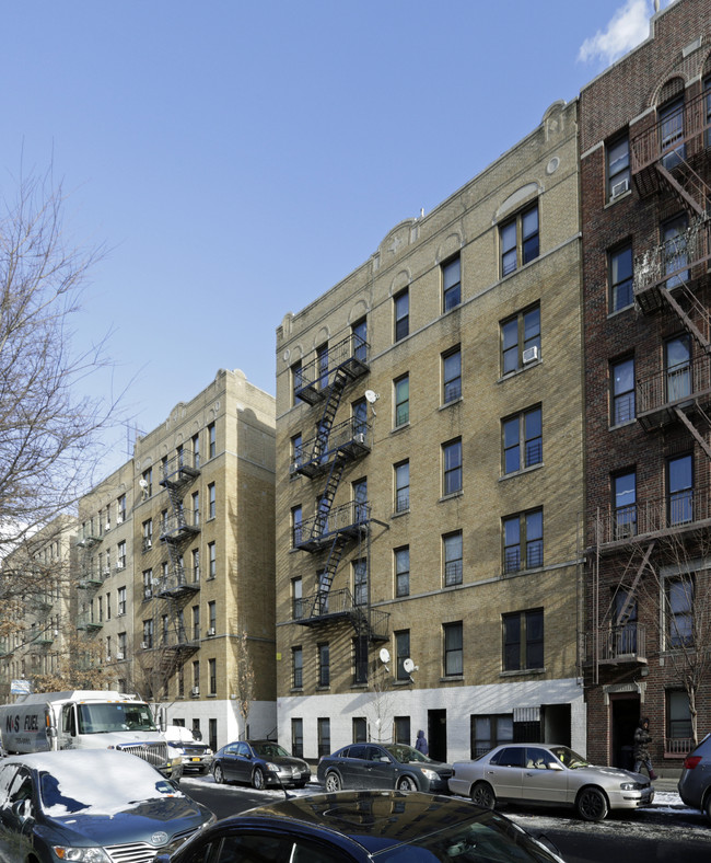 2400 Walton Ave in Bronx, NY - Foto de edificio - Building Photo