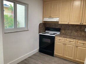 7850 Camino Real, Unit 304 in Miami, FL - Foto de edificio - Building Photo