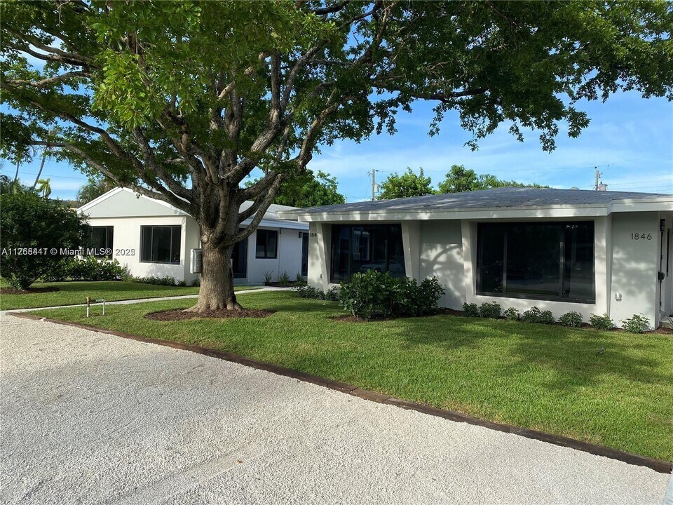 1850 Middle River Dr-Unit -1850 in Fort Lauderdale, FL - Building Photo