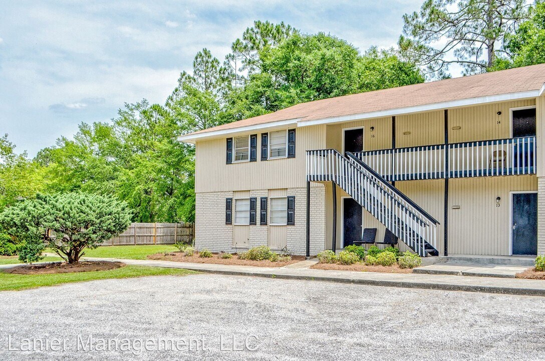 301 E Second St in Springfield, GA - Foto de edificio