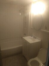 154 Lovell St-Unit -1 in Worcester, MA - Foto de edificio - Building Photo