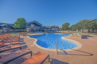 The Hamlins at Cedar Creek Lake in Kemp, TX - Foto de edificio - Building Photo