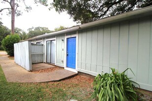 6810 Tiki Ln in Pensacola, FL - Building Photo