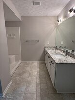 11814 Craig Dr in Strongsville, OH - Building Photo