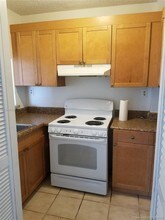 8075 NW 7th St-Unit -305 in Miami, FL - Building Photo - Building Photo