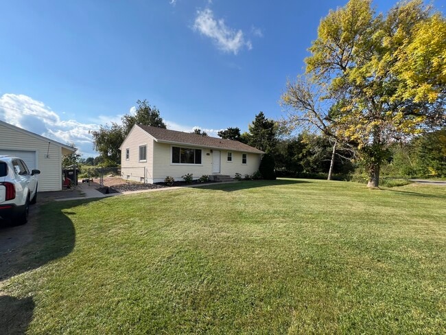 21036 Gypsy Valley Rd in Anoka, MN - Building Photo - Building Photo
