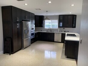 10790 SW 88th Ave in Miami, FL - Foto de edificio - Building Photo