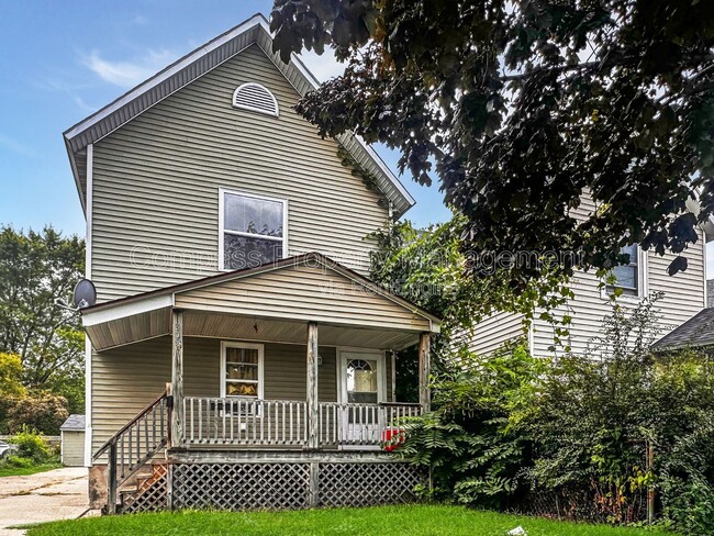 property at 309 Seward Ave NW