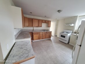 57 1/2 Saratoga Ave in Waterford, NY - Building Photo - Building Photo