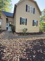 4756 Forest Glen Ct NE in Marietta, GA - Building Photo