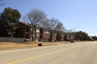 286-388 Simonston Blvd in Markham, ON - Building Photo