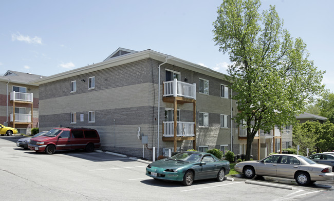 Brookside Village Apartments in St. Louis, MO - Building Photo - Building Photo