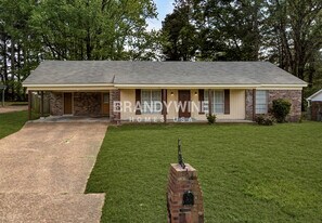 1951 Ponderosa Ave, Unit 217 S Neil St in Memphis, TN - Building Photo