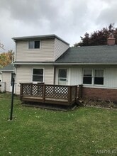 17 Starcrest Dr in Cheektowaga, NY - Building Photo - Building Photo