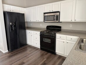 5983 Secret Island Dr in Las Vegas, NV - Building Photo - Building Photo