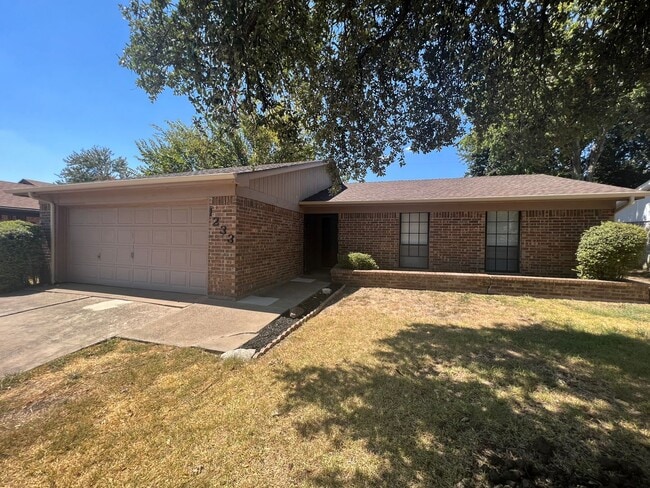1233 N Knowles Dr in Saginaw, TX - Building Photo - Building Photo