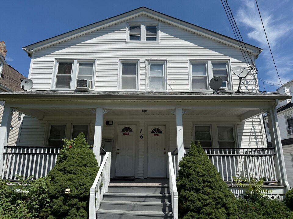 16 Lexington Ave in Montclair, NJ - Building Photo