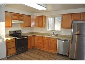 1639 22nd Pl, Unit B in Forest Grove, OR - Foto de edificio - Building Photo