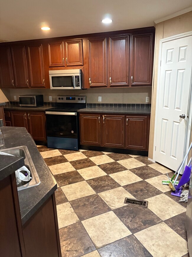 643 Dogwood Trl in Corbin, KY - Foto de edificio - Building Photo