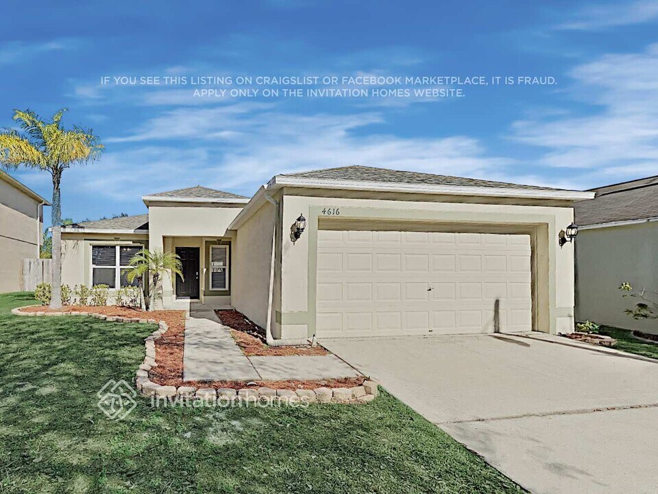 4616 Ramshead Dr in Valrico, FL - Foto de edificio