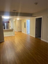 30 Pond St, Unit 1 in Braintree, MA - Foto de edificio - Building Photo