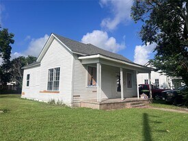 501 W Caney St in Wharton, TX - Building Photo