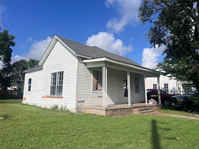 property at 501 W Caney St