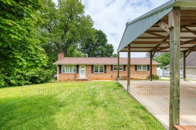 property at 1760 Memorial Dr Ext